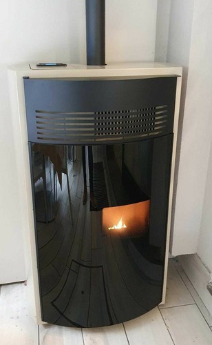 Stufa pellet ventilata aria - a,